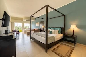 https://www.palmarbeachresortandspa.com/galleries/Suites/SECOND BEDROOM KG TWO BEDROOM OCEAN VIEW.webp